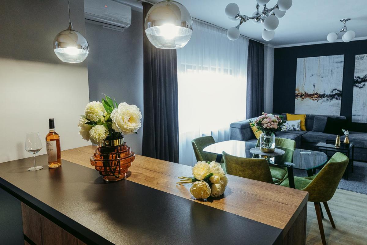 Charlotte Apartment - 2Bedrooms W Parking Near Nymphaea Oradea Eksteriør bilde